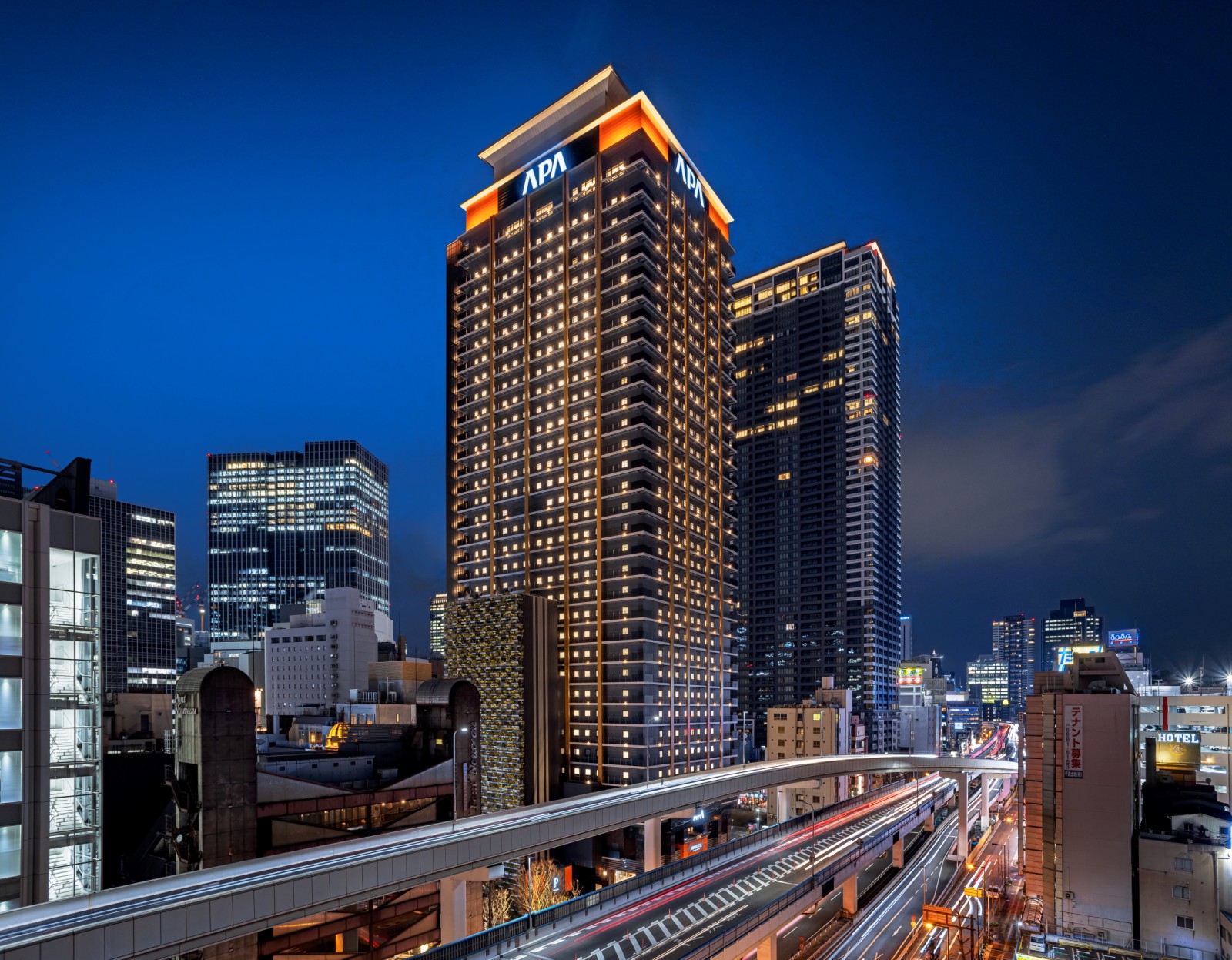 アパホテル＆リゾート＜大阪梅田駅タワー＞｜宿泊施設｜大阪府大阪市北区の建築写真