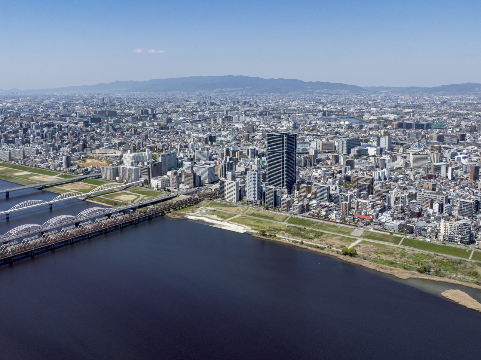 ジオタワー大阪十三｜住宅｜大阪府大阪市淀川区の建築写真